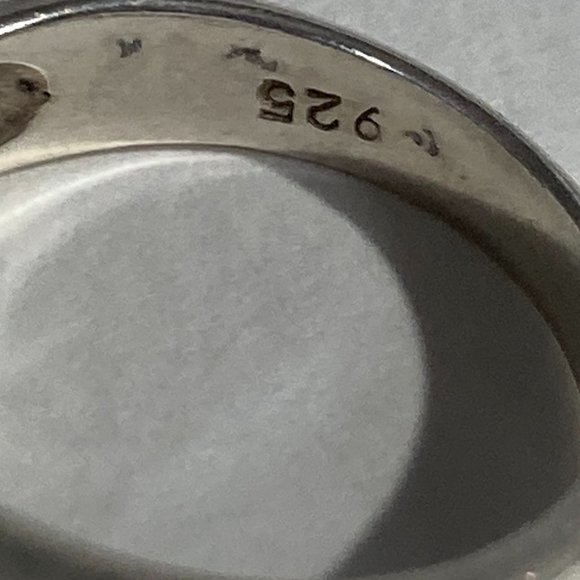 3 red glass gems in sterling silver by pass ring. - Picture 4 of 8